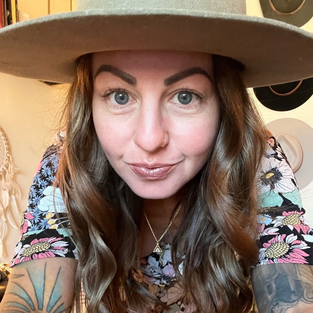 Meet your Posher, Ash